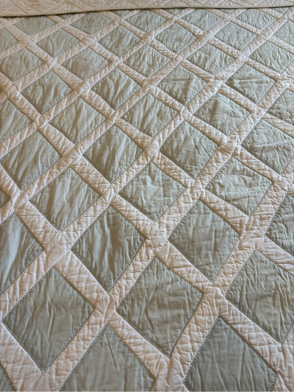 Serena & Lily Aqua and White Diamond Quilt Queen EUC